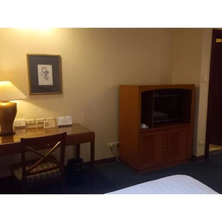 Capital O 914 Makati Palace Hotel Makati City Екстериор снимка