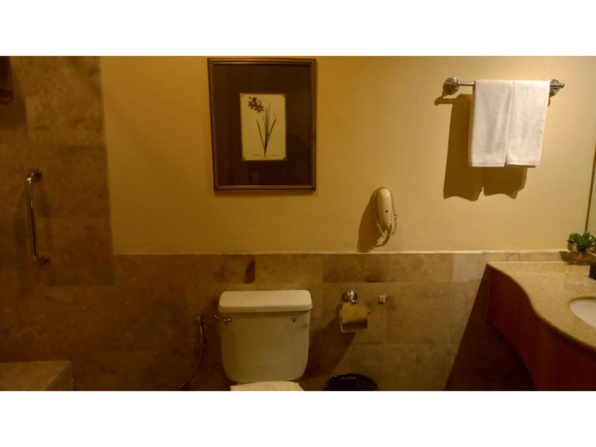 Capital O 914 Makati Palace Hotel Makati City Екстериор снимка